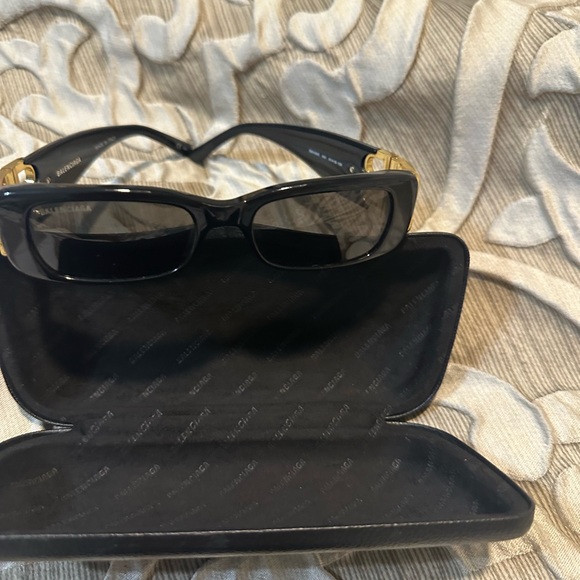 Balenciaga Black Sunglasses with Gold Accents - Picture 6 of 9